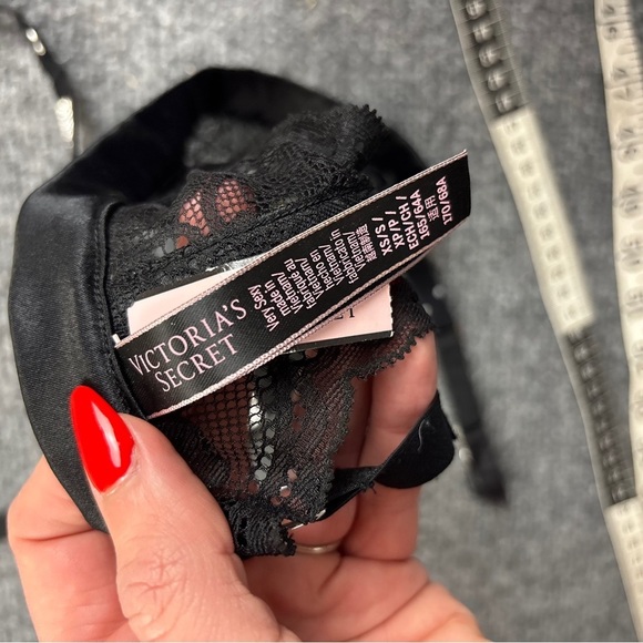 VICTORIA’S SECRET Women’s Black Lace Diamond Shine Strap Garter Belt - XS/S NWT - Picture 6 of 9